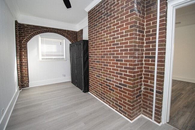 Building Photo - Renovated Historic Columbia Gem: 3-Bed, 2-Bath Home with Modern Updates, Walking Distance to Bull...