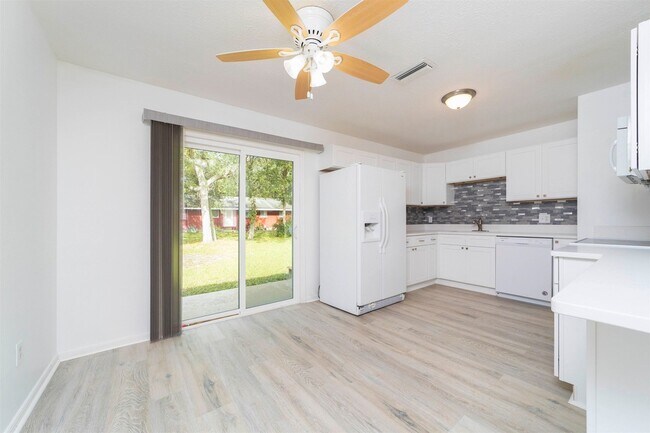 Building Photo - LOBELIA