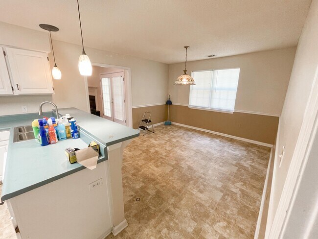 Building Photo - 310 N Cromley Rd