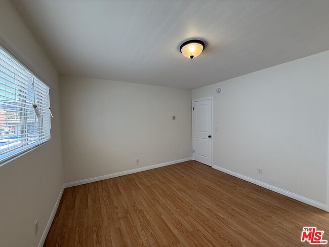Building Photo - 314 S Clark Dr