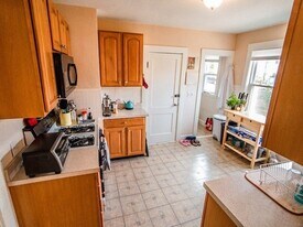 Building Photo - 21 Bradwood St