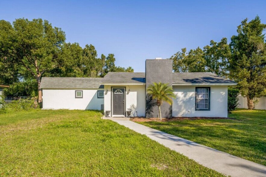 Building Photo - 2233 E Kaley Ave
