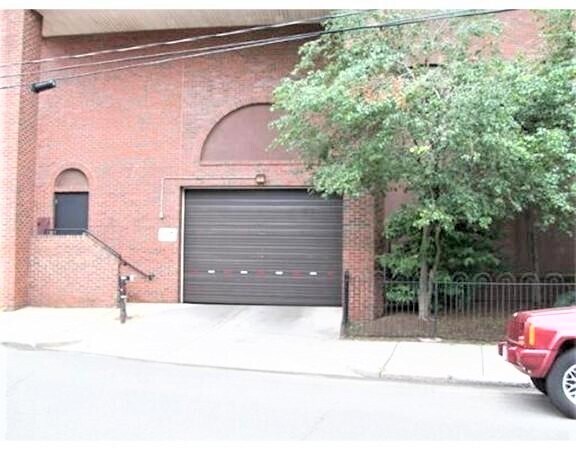 Building Photo - 147 Kelton St