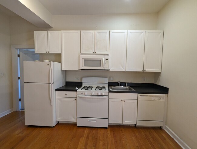 Building Photo - 4715 N Sheridan Rd
