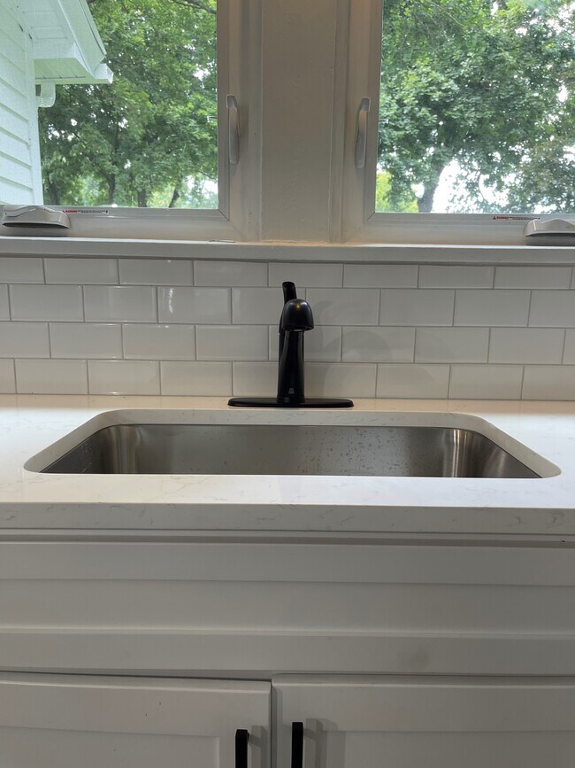 Building Photo - 24 Brooks Rd