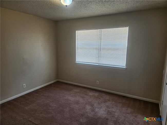 Building Photo - 816 Ticonderoga Dr