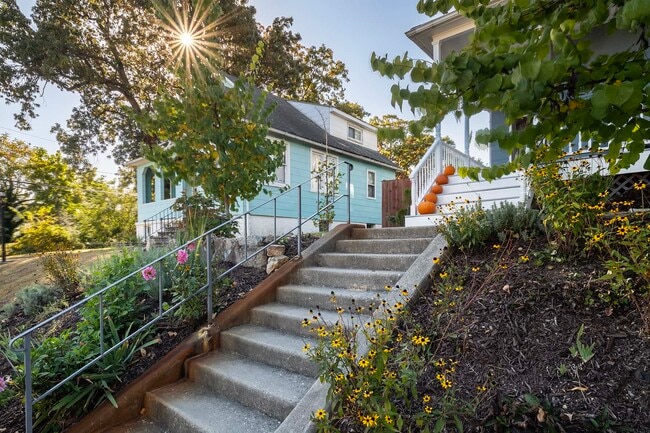 Building Photo - 4706 Grindon Ave