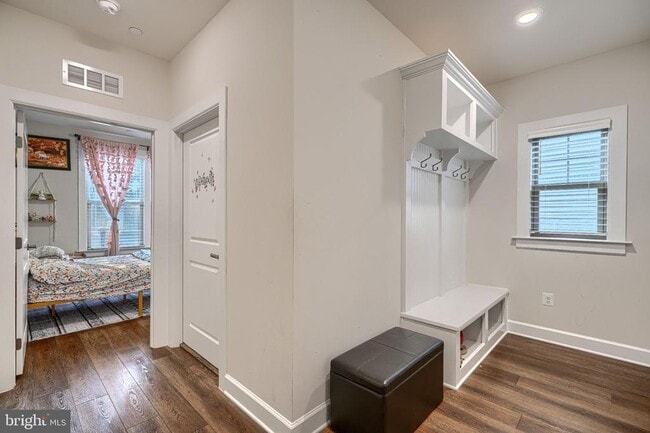 Building Photo - 7142 Starmount Ct