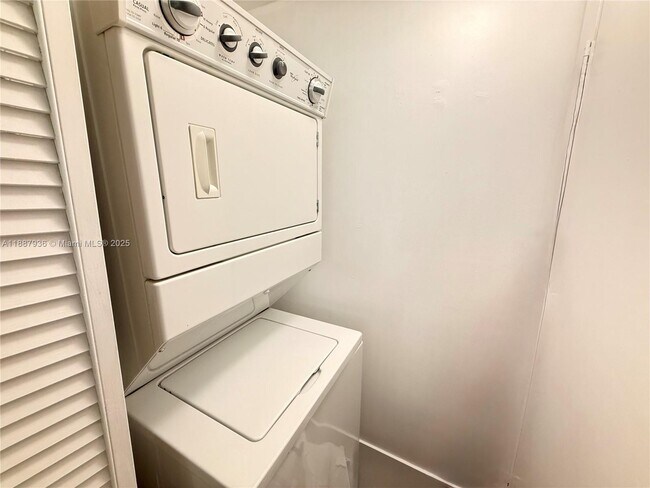 Building Photo - 253 NE 2nd St