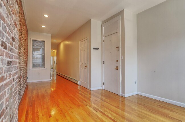 Building Photo - 273 Webster Ave
