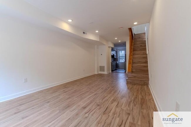 Building Photo - 142 N Ellwood Ave