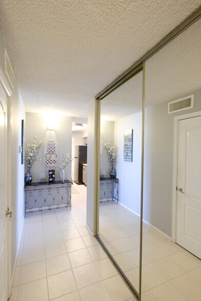 Entry with Closet - 1020 15th St