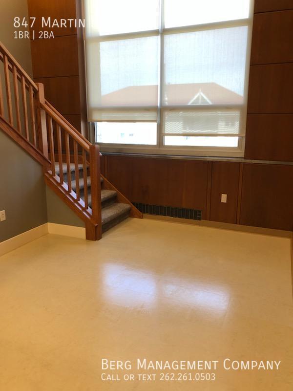 Building Photo - One Bedroom Loft Style w/ Beautiful Woodwo...
