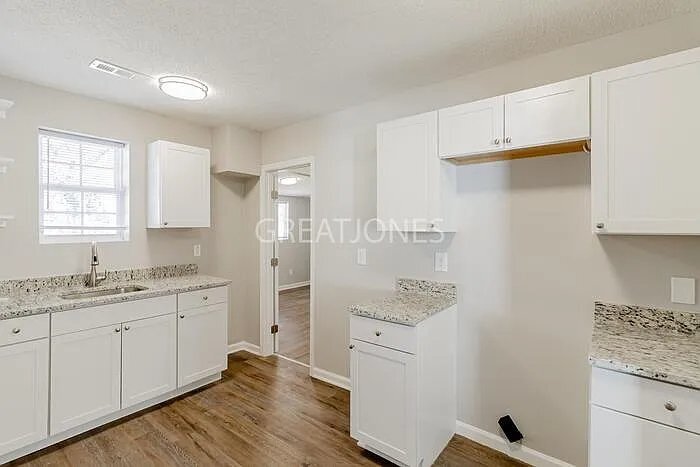Building Photo - 8225 Rugby Ave