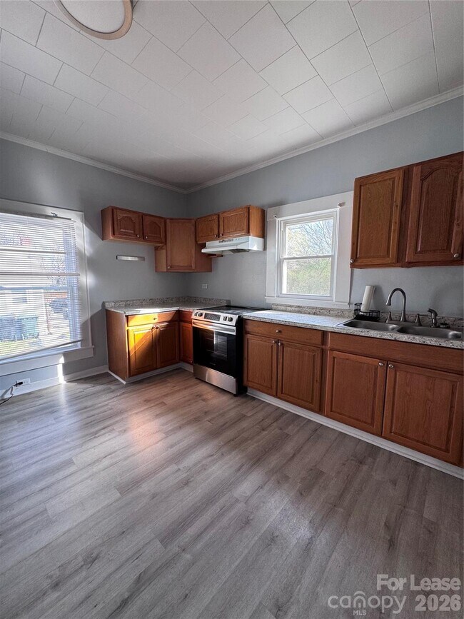 Building Photo - 65 White St SW