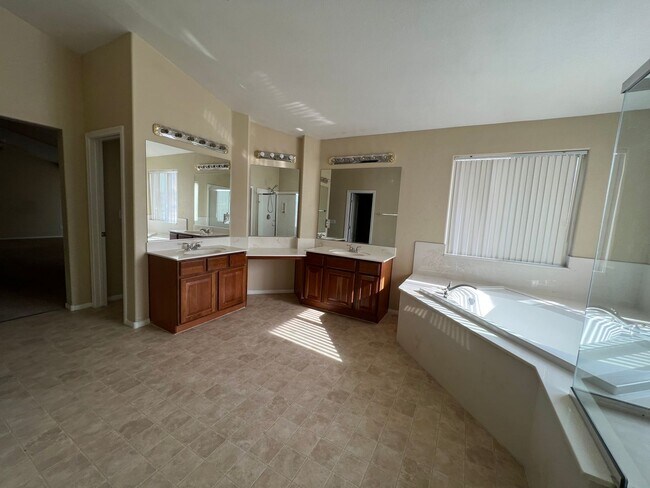 Building Photo - OVER 4000 SQ. FT. EXECUTIVE HOME IN GATED ...