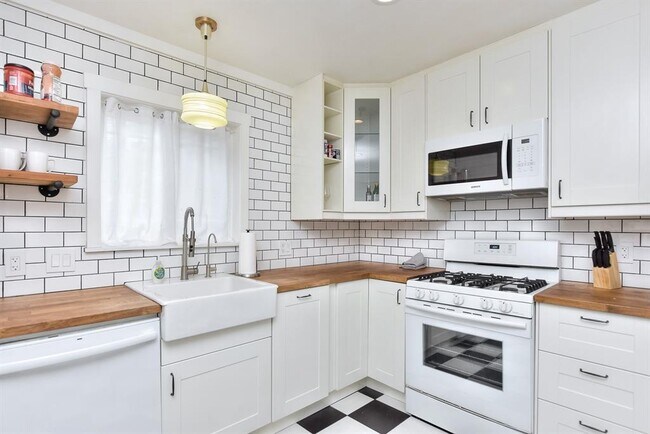 Building Photo - 1407 E 19th St