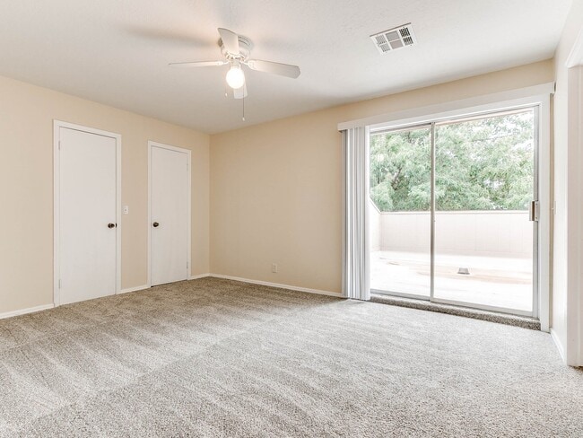 Building Photo - Just remodeled Duplex Home