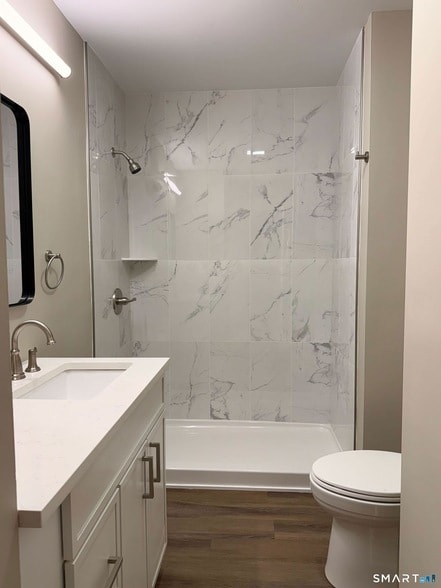 Building Photo - 876 Elm St