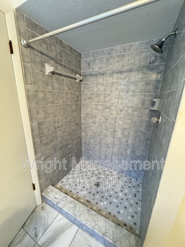 Building Photo - 7908 Knight Dr
