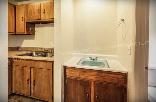 Building Photo - 1301 Burton Ct