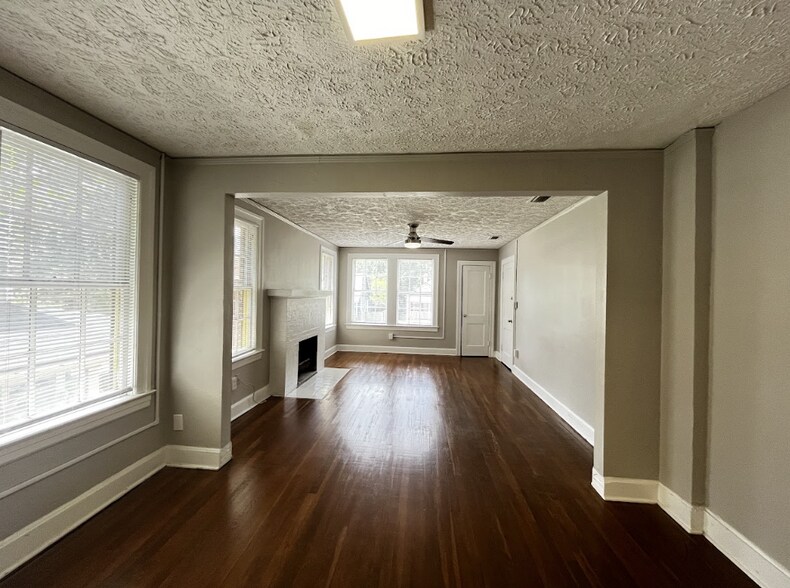 Building Photo - 3668 Valencia Rd