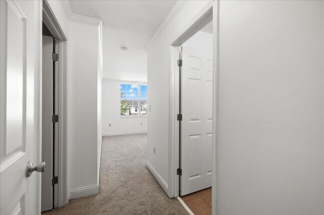 Building Photo - 606 Wingspan Way