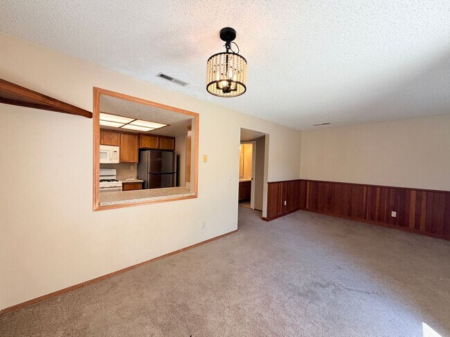 Building Photo - Charming Two-Story Petaluma Home – Private Yard & Community Amenities