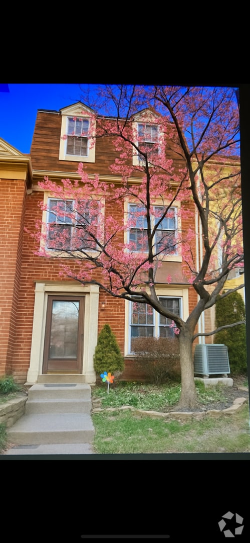 Building Photo - Updated North Bethesda Townhome — 3 Bedroo...