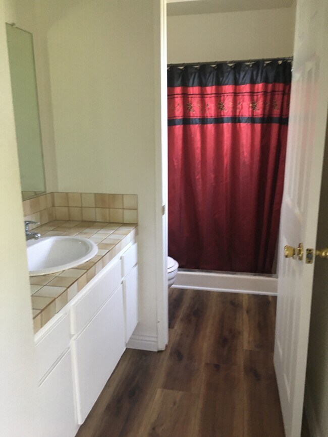 Building Photo - 126 Oakdale Ln