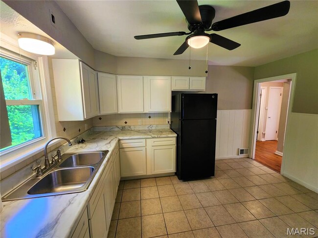 Building Photo - 9808 Winkler Dr