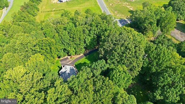 Building Photo - 2 English Hills Dr