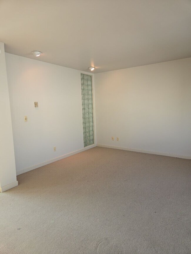 Building Photo - Must See Condo With A Phenomenal View!! $500 move in credit