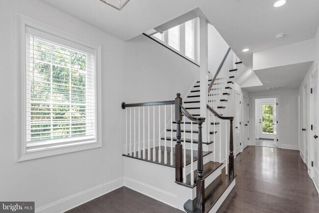 Building Photo - 17 Grey Ct