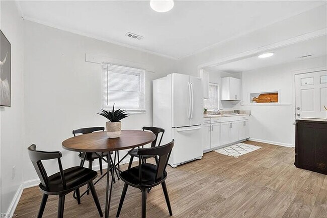 Building Photo - 1128 43rd St