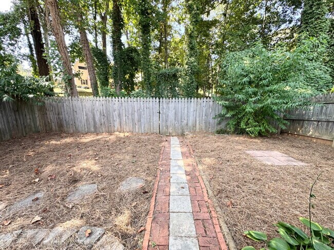 Building Photo - Charming 2 Bed/2 Bath Home in Woodstock – ...