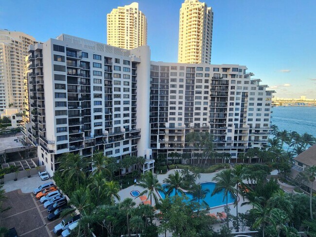 Building Photo - 520 Brickell Key Dr