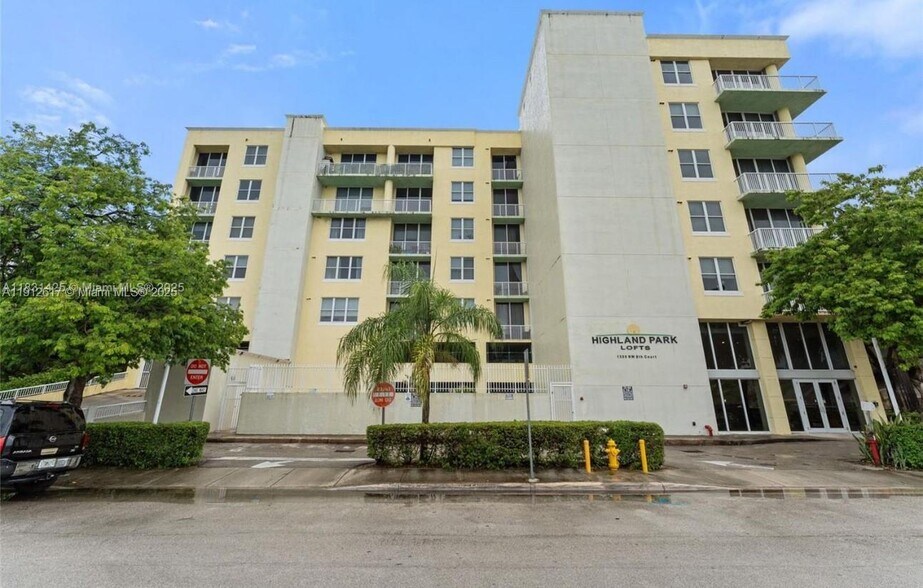 Building Photo - 1350 NW 8th Ct