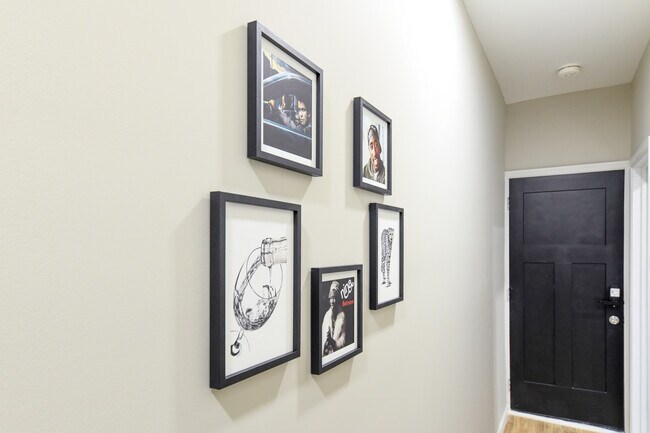 Building Photo - 3022 Auchentoroly Ter