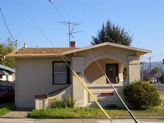 Primary Photo - Charming 3 bedroom house on corner lot!