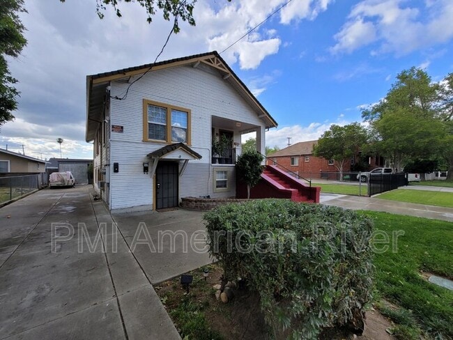 Building Photo - 224 6th St