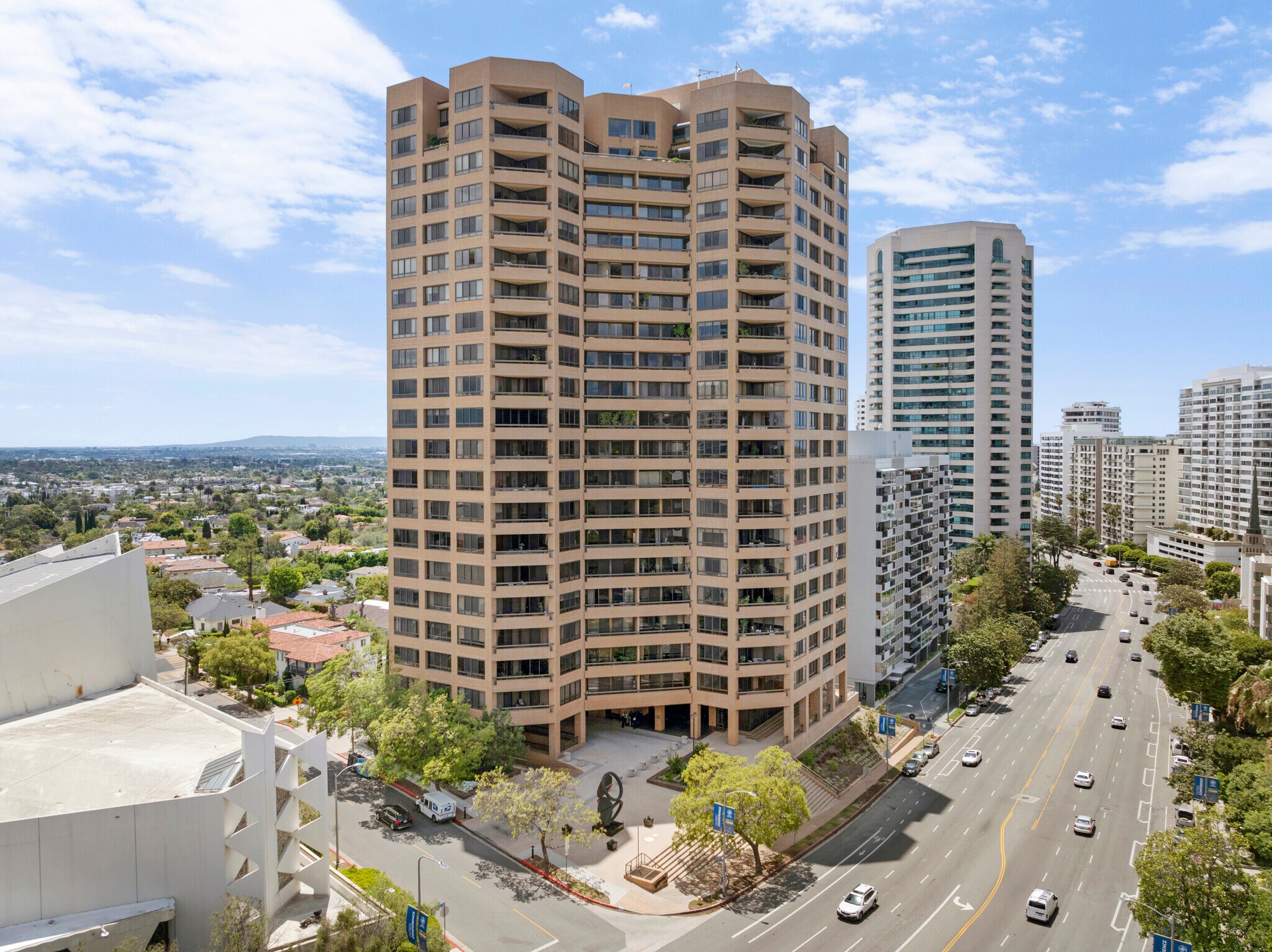 Building Photo - 10430 Wilshire Blvd