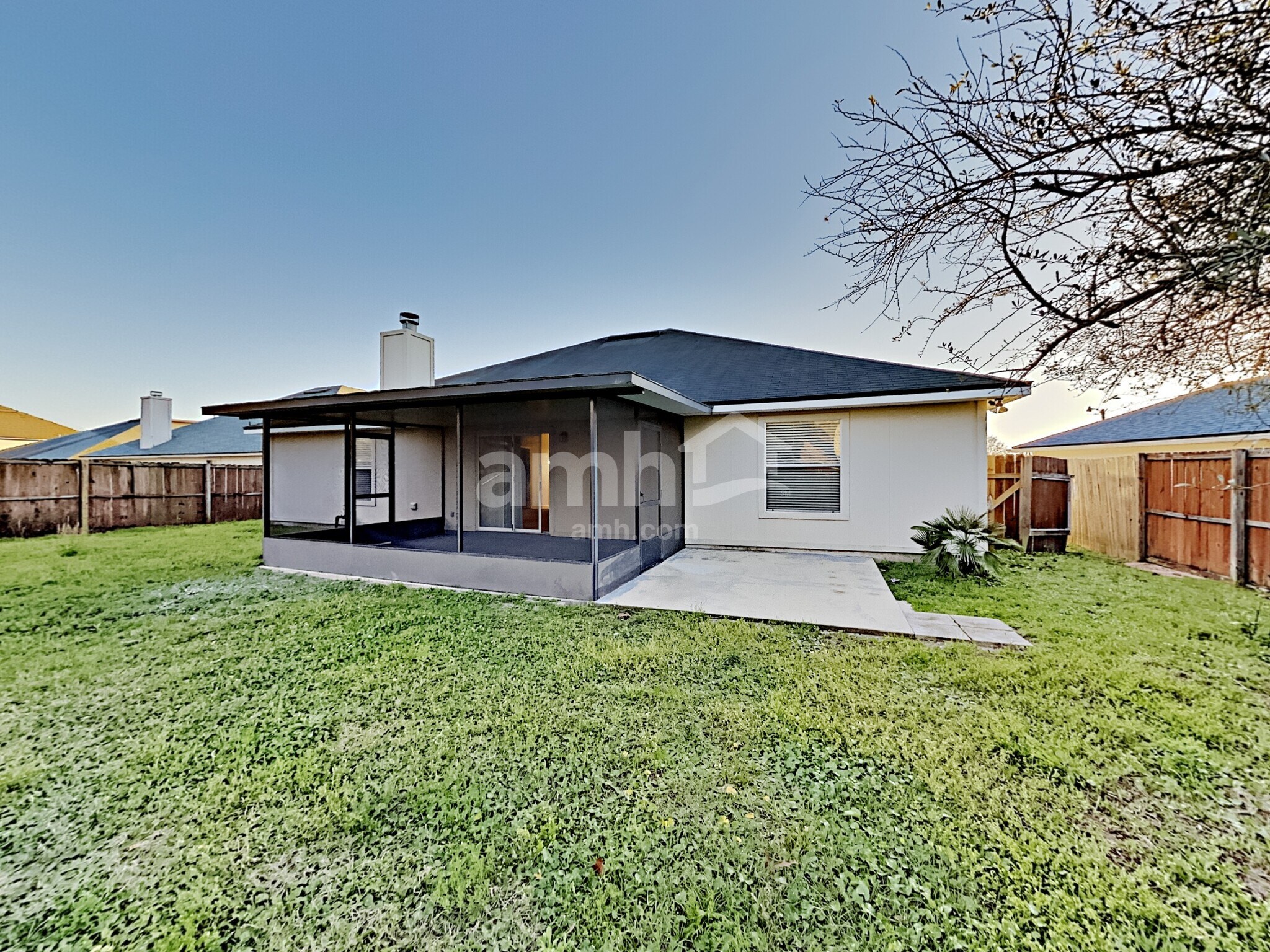 Building Photo - 3266 Woodglen Dr