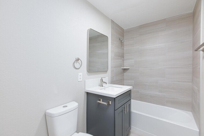 Building Photo - Spacious 4 bedroom, 2 bathroom home located in North Las Vegas