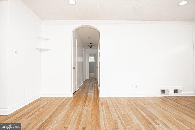 Building Photo - 3242 Holly Hill Dr
