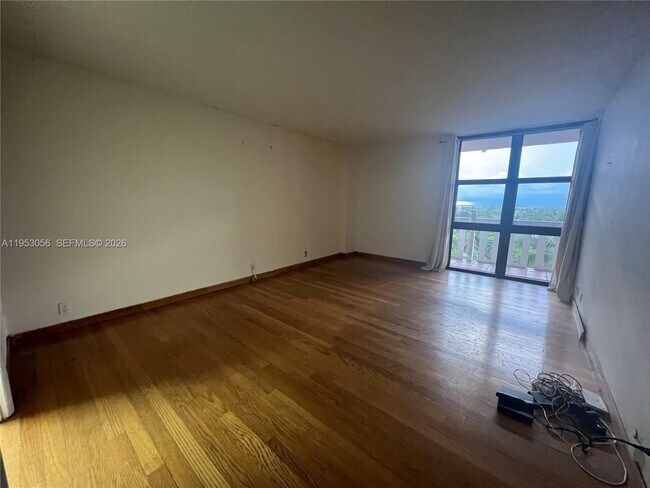 Building Photo - 1111 Crandon Blvd