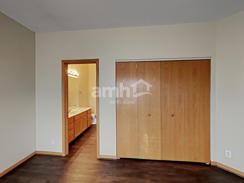 Building Photo - 14151 S Napa Cir