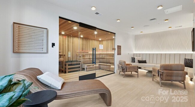 Building Photo - 1007 S Mint St