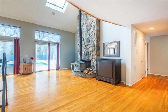Building Photo - 24 Wisteria Dr