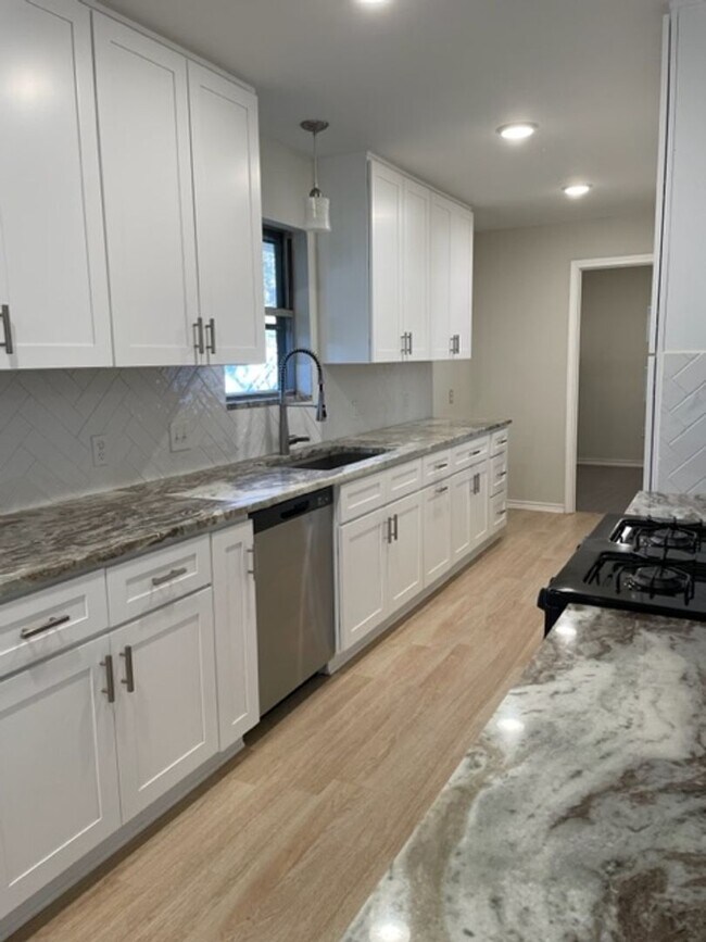 Building Photo - Application Received | Updated Single-Story 3 Bed, 2 Bath | Big Yard | Pet Restrictions